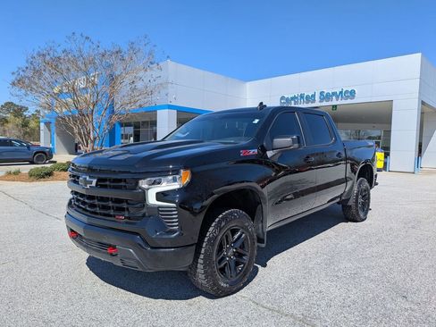 Used 2024 Chevrolet Silverado 1500 LT Trail Boss w/ Convenience Package II image 4