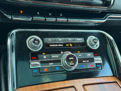 Used 2018 Lincoln Navigator Reserve w/ Technology Package image 21