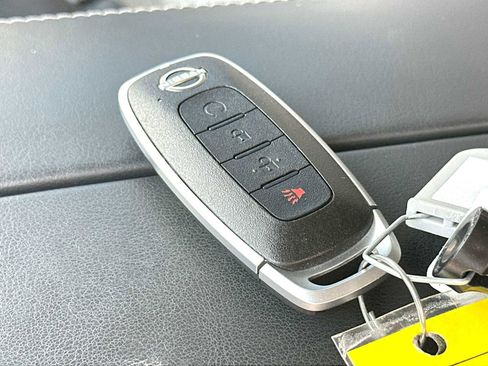 Used 2023 Nissan Rogue SV image 29