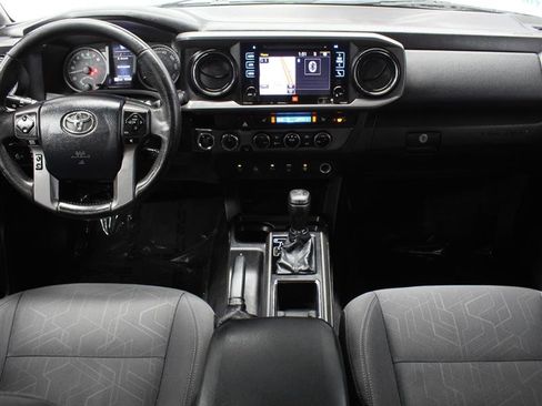 Used 2016 Toyota Tacoma TRD Sport image 9