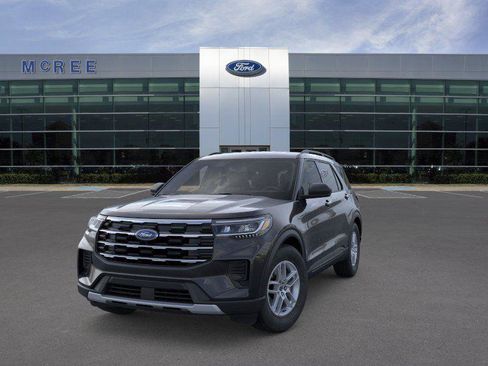 New 2026 Ford Explorer Active RWD image 2
