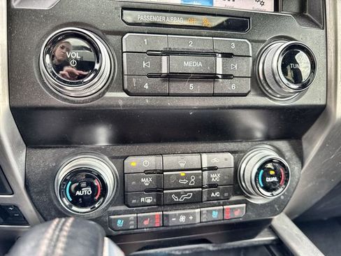 Used 2019 Ford F150 Platinum w/ Equipment Group 701A Luxury image 19