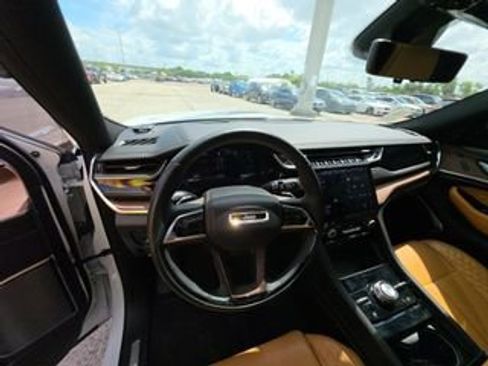 Used 2022 Jeep Grand Cherokee Summit w/ Advanced Protech Group IV AWD/4WD image 10