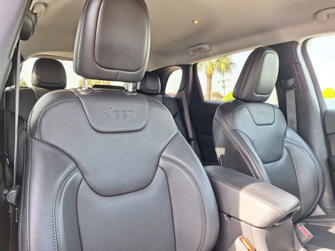 Used 2019 Jeep Cherokee Limited image 26