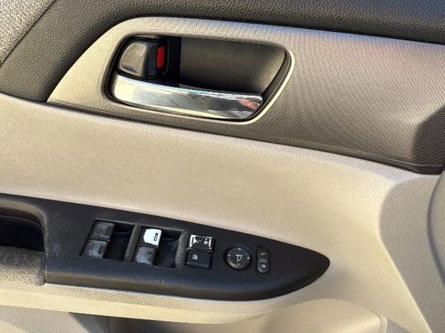 Used 2013 Honda Accord LX image 35