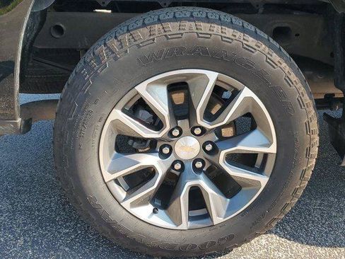 Used 2025 Chevrolet Silverado 1500 LT AWD/4WD image 5