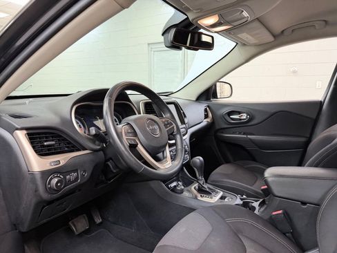 Used 2015 Jeep Cherokee Latitude w/ Comfort/Convenience Group AWD/4WD image 14