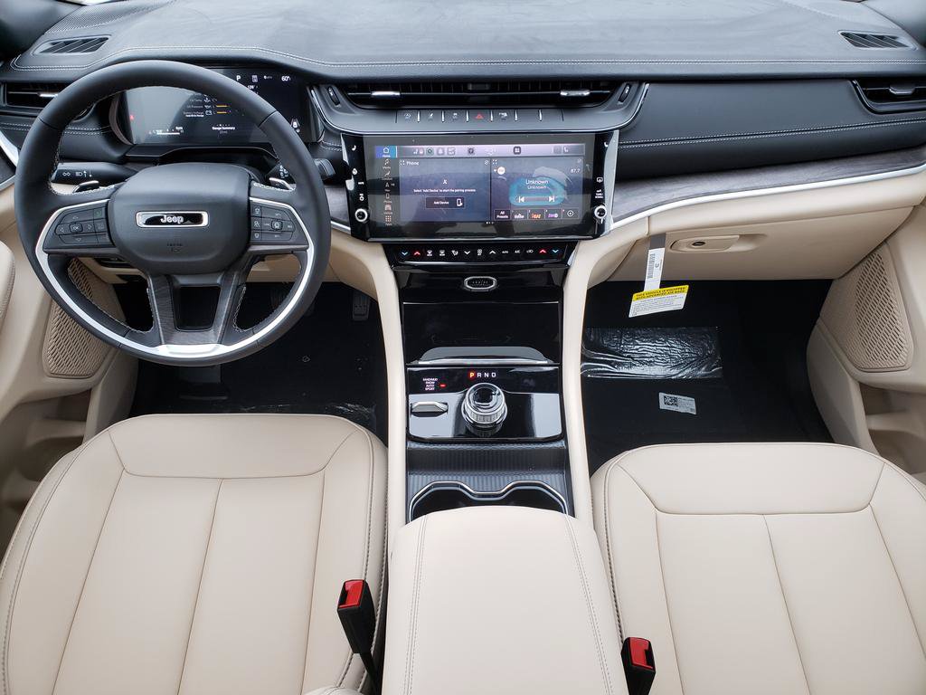 New 2027 Jeep Grand Cherokee Limited AWD/4WD image 16