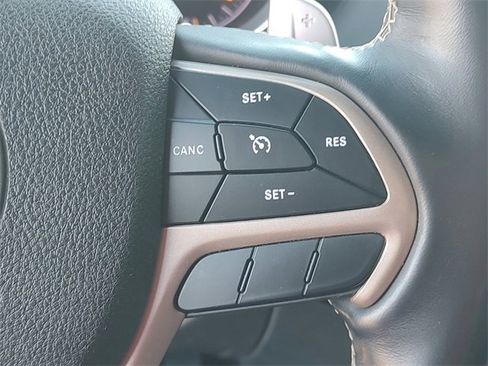 Certified 2017 Jeep Grand Cherokee Overland image 24