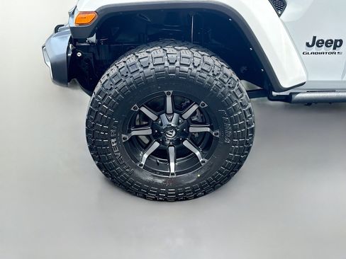 Used 2023 Jeep Gladiator Sport AWD/4WD image 32