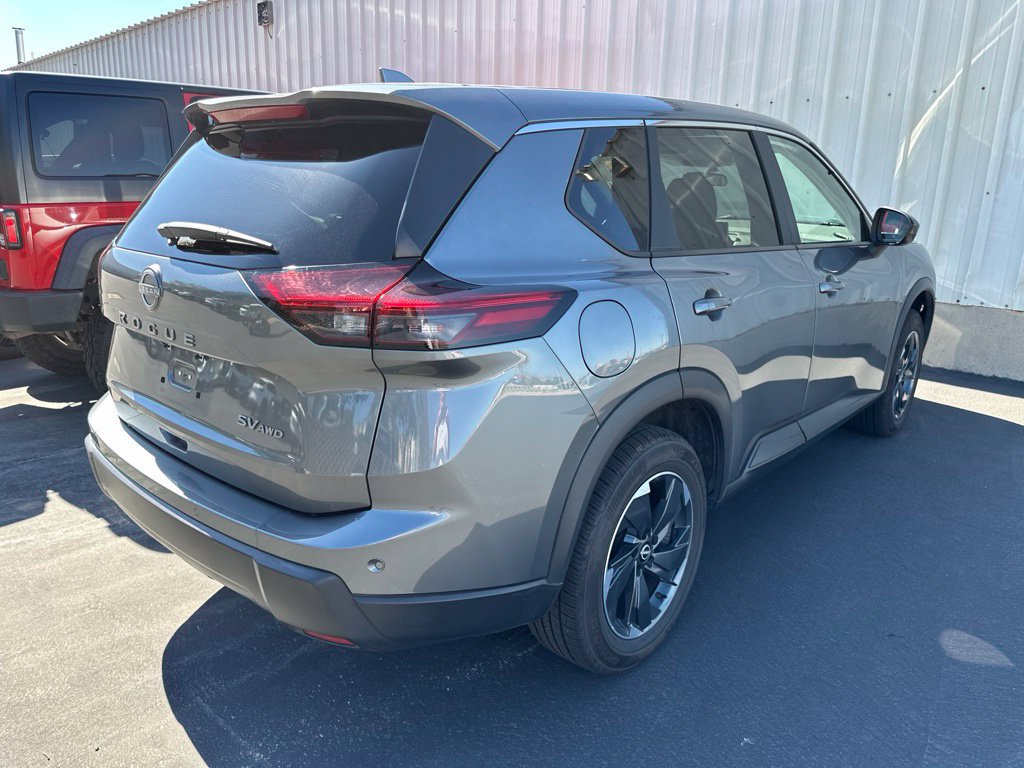Used 2024 Nissan Rogue SV AWD/4WD image 4