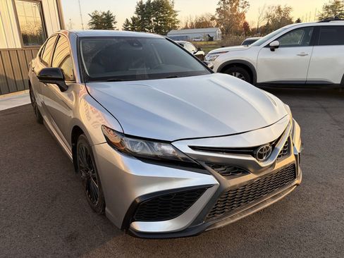 Used 2021 Toyota Camry SE image 4