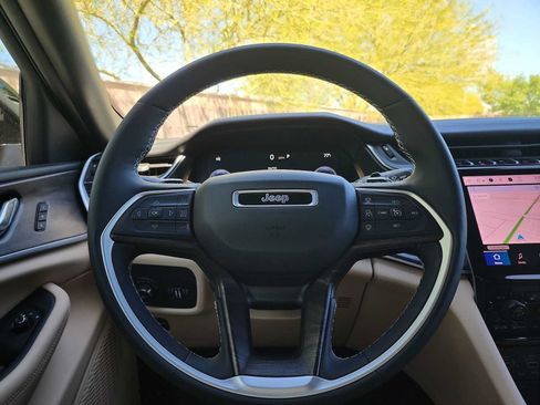 Used 2025 Jeep Grand Cherokee Limited w/ Luxury Tech Group II AWD/4WD image 18