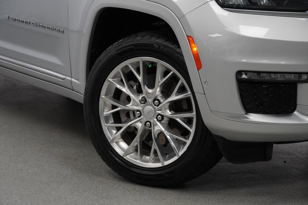 Used 2021 Jeep Grand Cherokee L Summit w/ Luxury Tech Group V AWD/4WD image 8