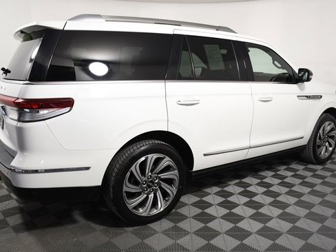 Used 2023 Lincoln Navigator Reserve image 7