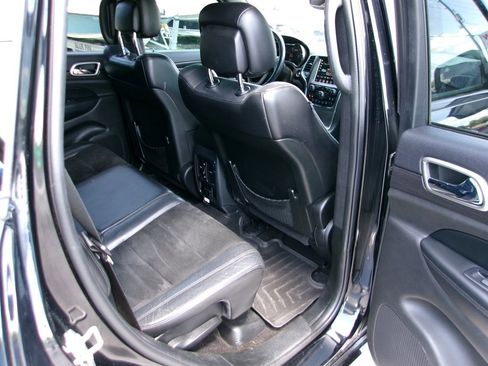 Used 2018 Jeep Grand Cherokee Altitude RWD image 19
