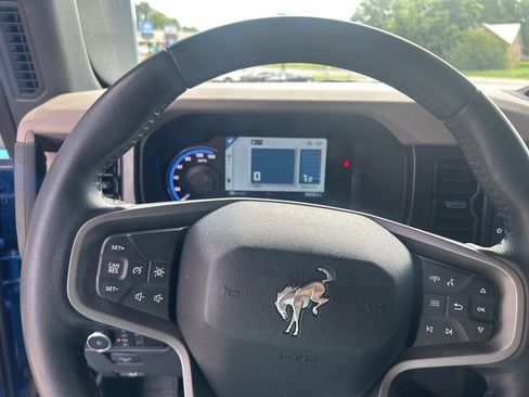 Used 2023 Ford Bronco Wildtrak image 15