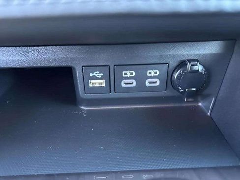 Used 2023 Toyota Highlander Limited image 15