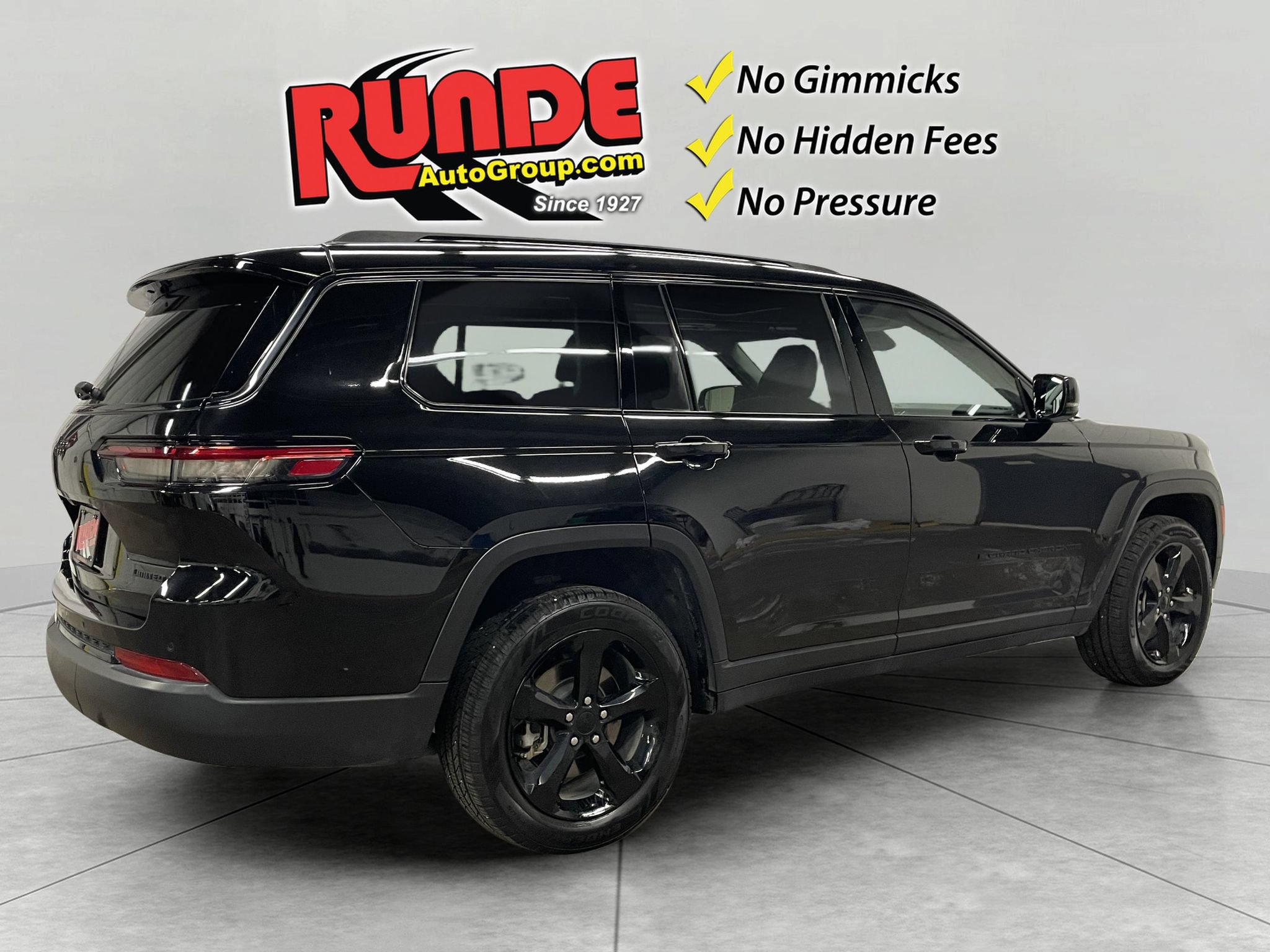 Used 2023 Jeep Grand Cherokee L Limited w/ Black Appearance Package AWD/4WD image 5