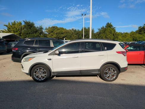 Used 2016 Ford Escape SE w/ Equipment Group 201A FWD image 3