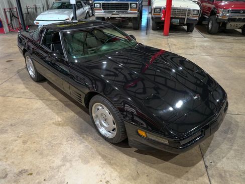 Used 1991 Chevrolet Corvette Coupe RWD image 14