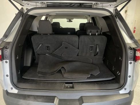 Used 2021 Chevrolet Traverse LS image 25