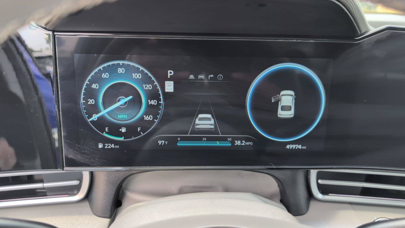 Used 2025 Hyundai Elantra SEL FWD image 27
