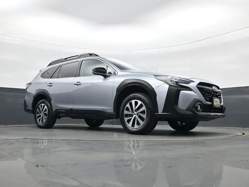 Used 2023 Subaru Outback Premium image 23