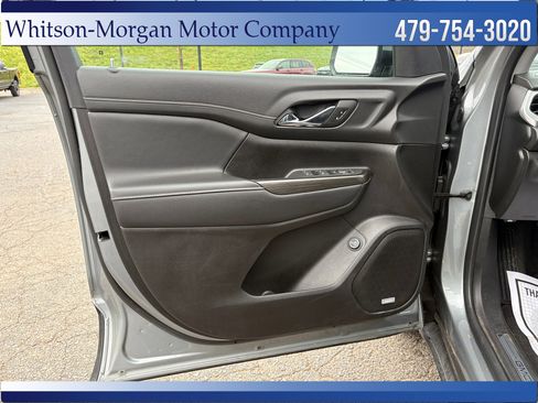 Used 2023 GMC Acadia SLT image 11