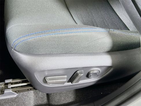 Certified 2025 Toyota RAV4 SE w/ Convenience Package image 17