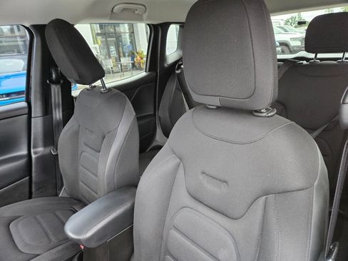 Used 2017 Jeep Renegade Altitude AWD/4WD image 19