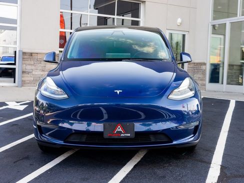 Used 2022 Tesla Model Y Long Range AWD/4WD image 5
