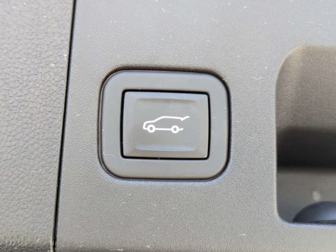 Certified 2023 Cadillac XT4 Luxury FWD image 8