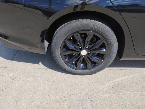 Used 2025 Chevrolet Malibu LT FWD image 33