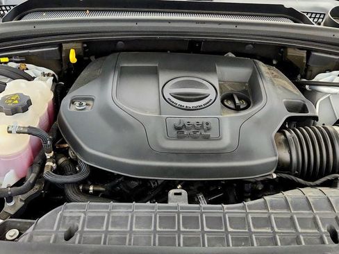 Used 2022 Jeep Grand Cherokee Overland w/ Luxury Tech Group IV AWD/4WD image 27