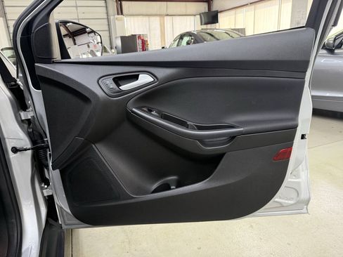 Used 2017 Ford Focus SE FWD image 16