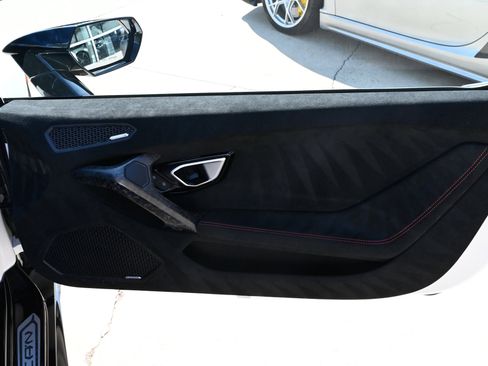 Used 2018 Lamborghini Huracan Performante image 42