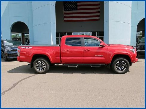 Used 2021 Toyota Tacoma TRD Sport AWD/4WD image 2
