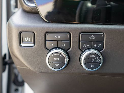 Used 2024 GMC Sierra 1500 Elevation AWD/4WD image 17