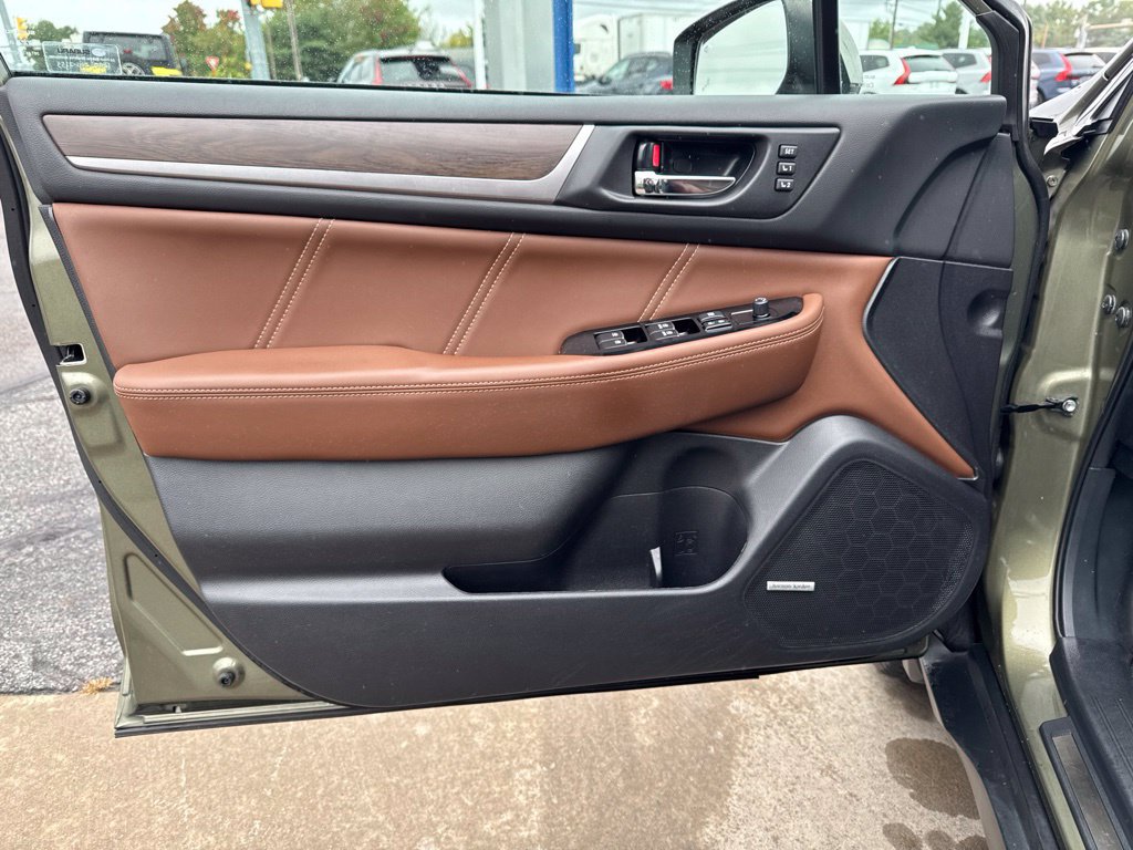 Used 2017 Subaru Outback 3.6R Touring AWD/4WD image 17