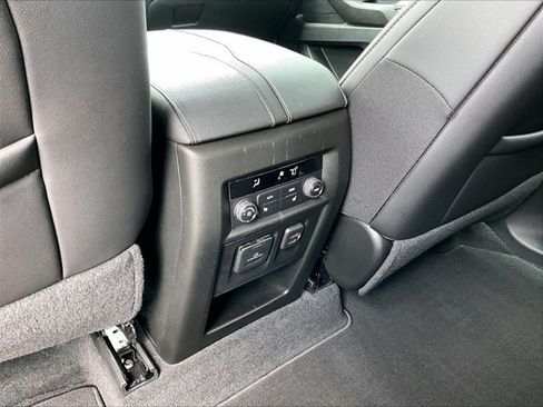 Used 2023 Chevrolet Traverse Premier w/ Redline Edition AWD/4WD image 25