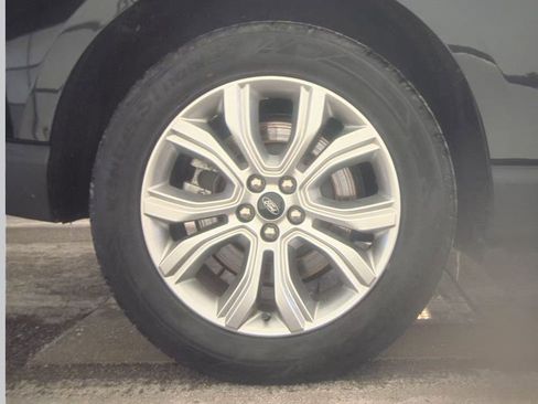 Used 2024 Ford Edge Titanium image 10