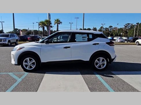 New 2025 Nissan Kicks Play S image 24