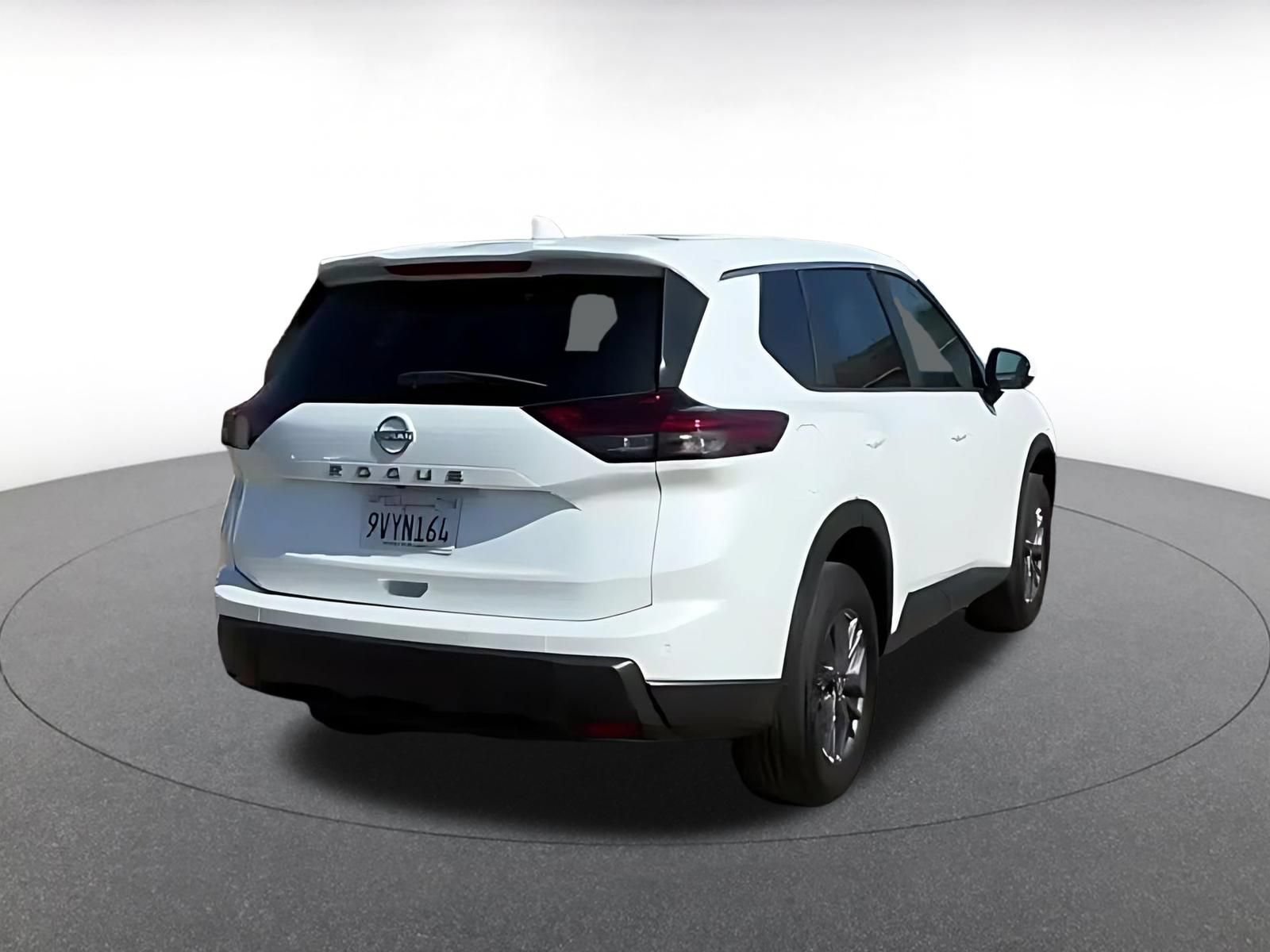 Used 2026 Nissan Rogue SV FWD image 10