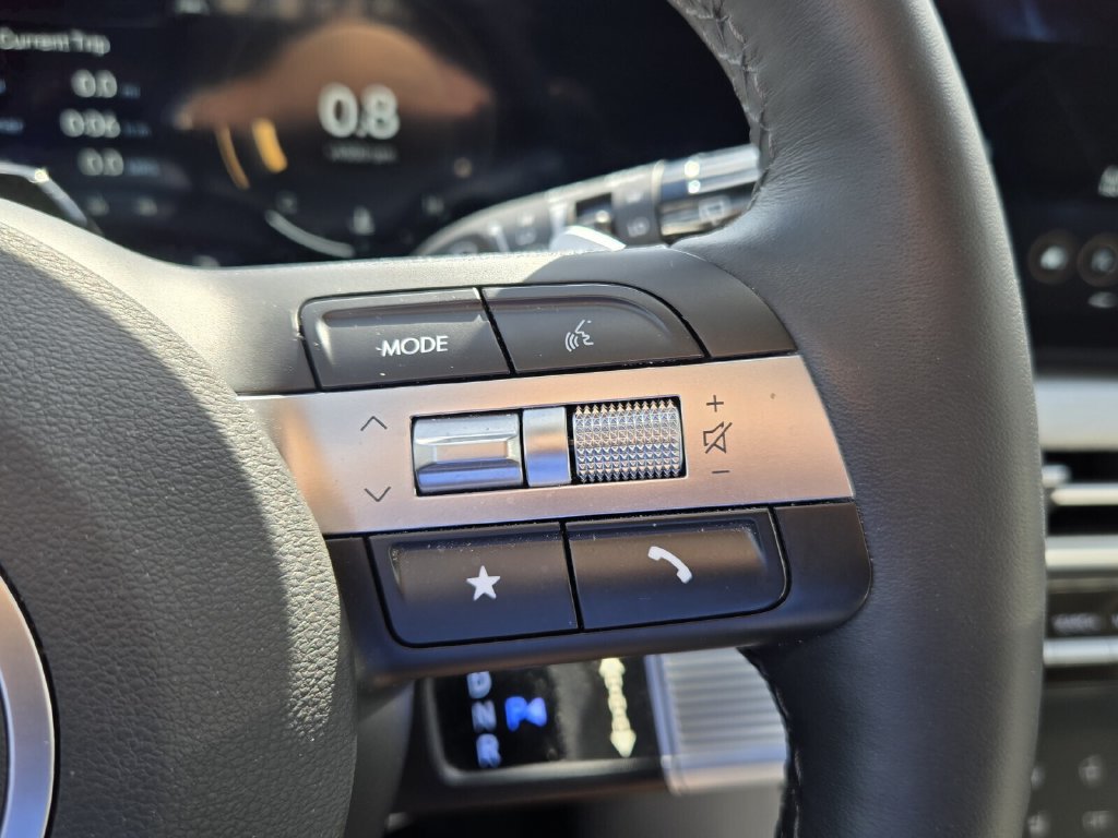 Certified 2025 Hyundai Tucson Limited AWD/4WD image 23