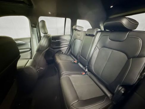 New 2025 Jeep Grand Cherokee Laredo image 23