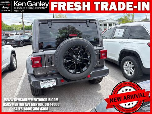 Certified 2025 Jeep Wrangler Unlimited Sahara w/ Safety Group AWD/4WD image 9