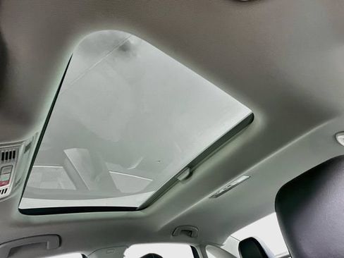 Certified 2025 Volkswagen Jetta SE w/ Sunroof Package FWD image 22