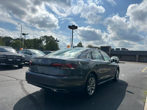 Used 2020 Volkswagen Passat 2.0T SE FWD image 4