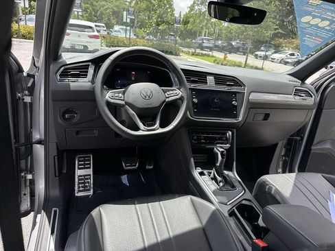 Used 2023 Volkswagen Tiguan SE R-Line image 35